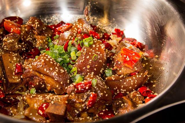 大宅門用「乾鍋美食」熱烈的歡迎偉大的爸爸們光臨 