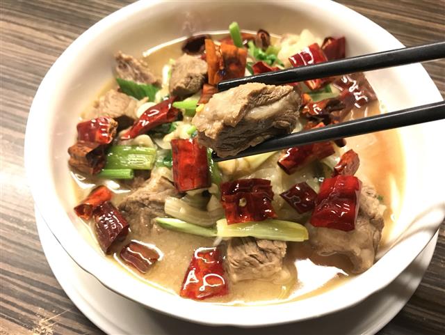 大宅門用「乾鍋美食」熱烈的歡迎偉大的爸爸們光臨 