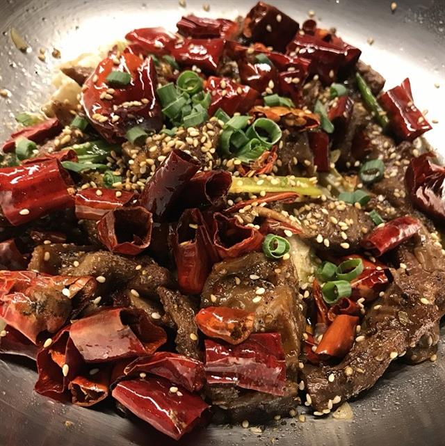 非吃不可 乾鍋鴨頭 川味牛肉乾 乾鍋豬腳 乾鍋雞腿肉 日本料理 正宗大宅門 酸白菜 干鍋蝦 干鍋蟹 干鍋排骨 生魚片 手卷 新台式料理 高雄餐廳